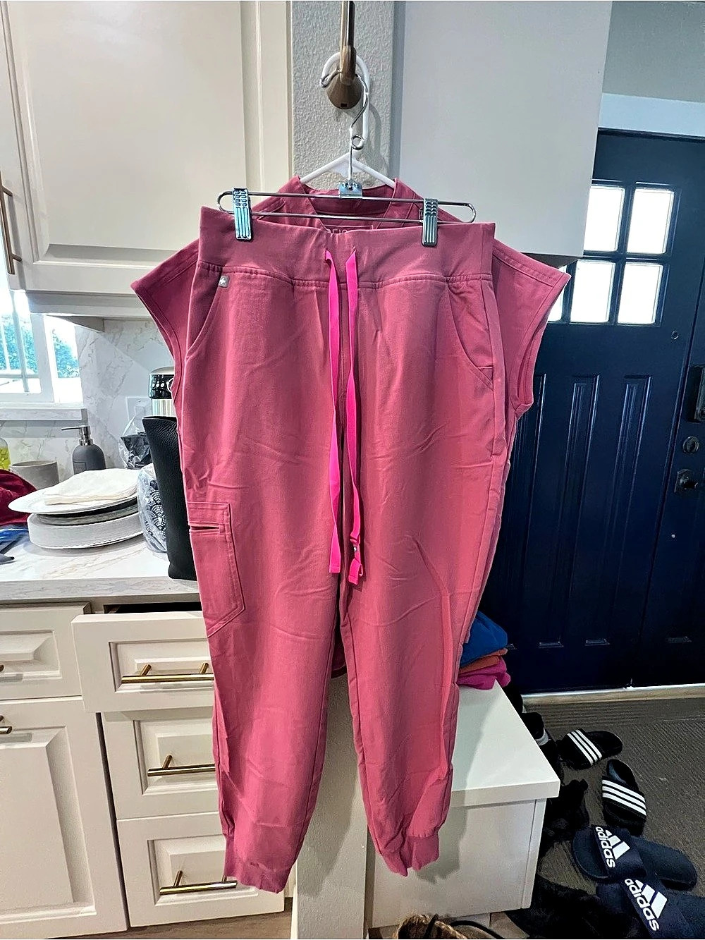 FIGS Technical Collection jogger Pink Cargo Joggers